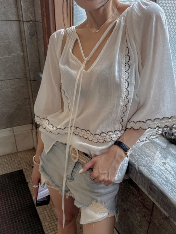 Top con Scollo a V e Lacci in  - Ethnic Fusion Fashion recensione e prezzo